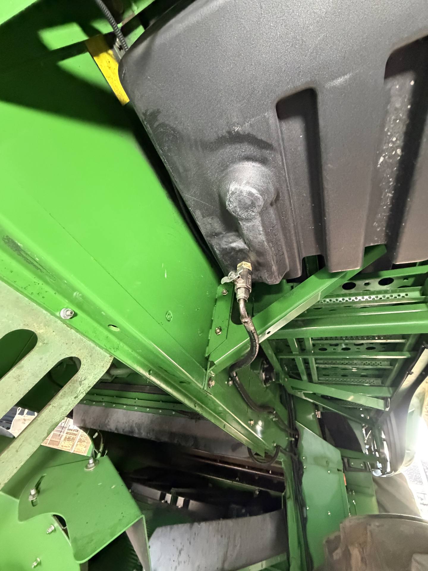 Fotografie 20 z opravy — Oprava palivové nádrže John Deere 9640 — červenec 2026