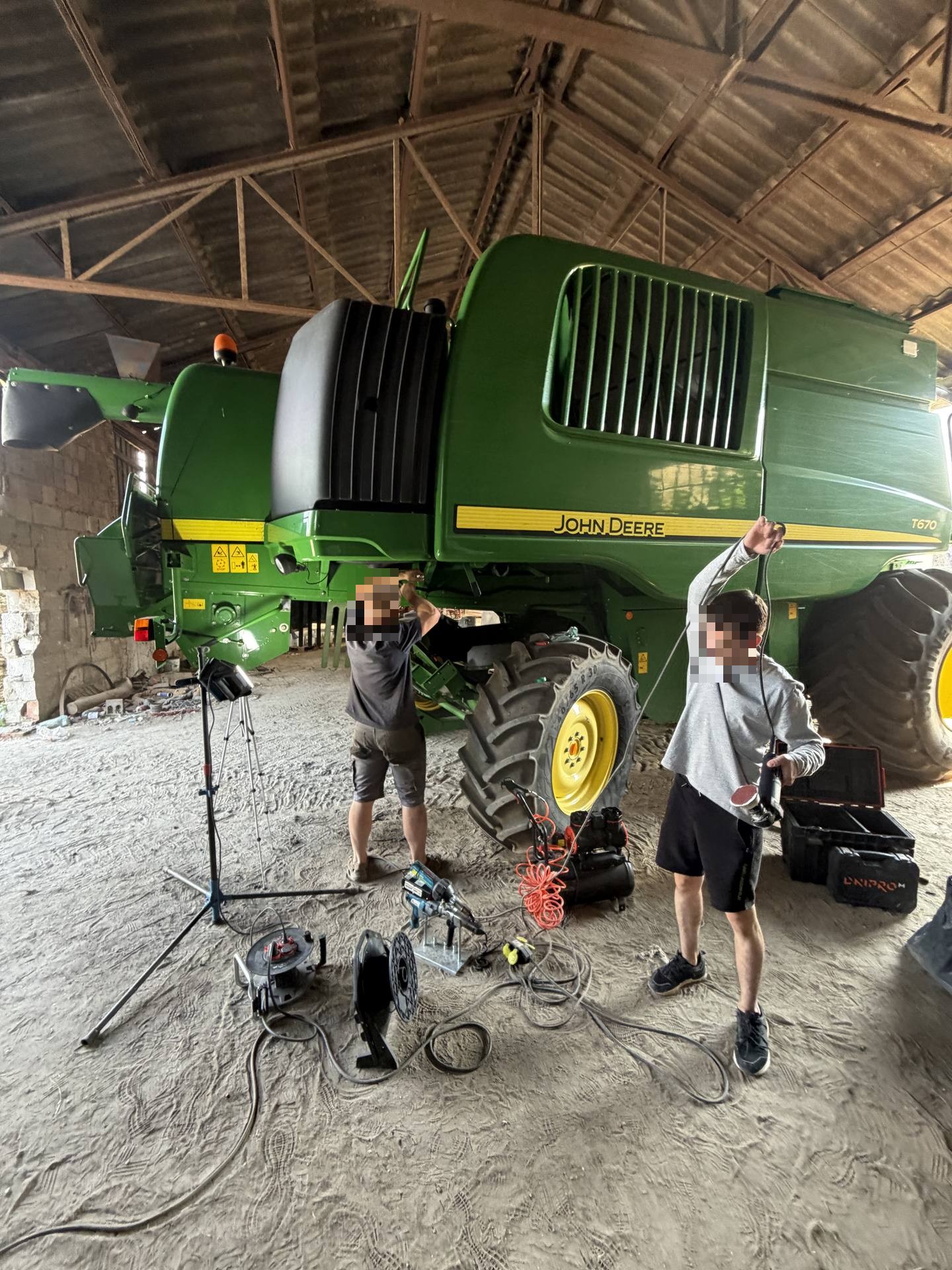 Fotografie 25 z opravy — Oprava palivové nádrže John Deere 9640 — červenec 2026