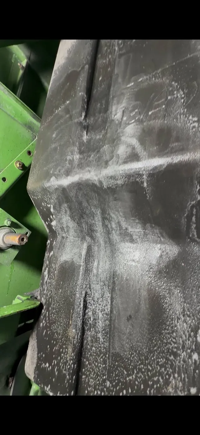 Fotografie 7 z opravy — Oprava palivové nádrže John Deere 1550