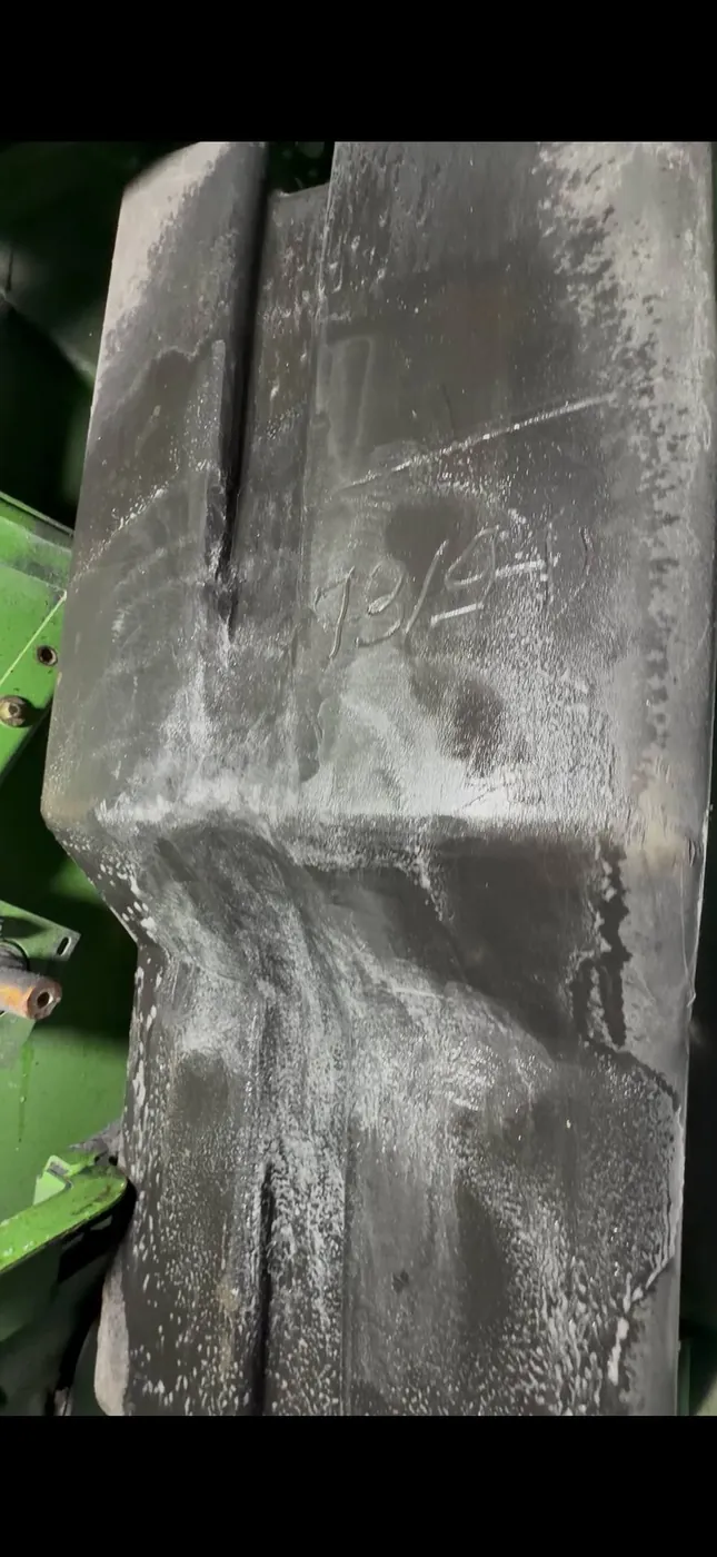 Fotografie 8 z opravy — Oprava palivové nádrže John Deere 1550
