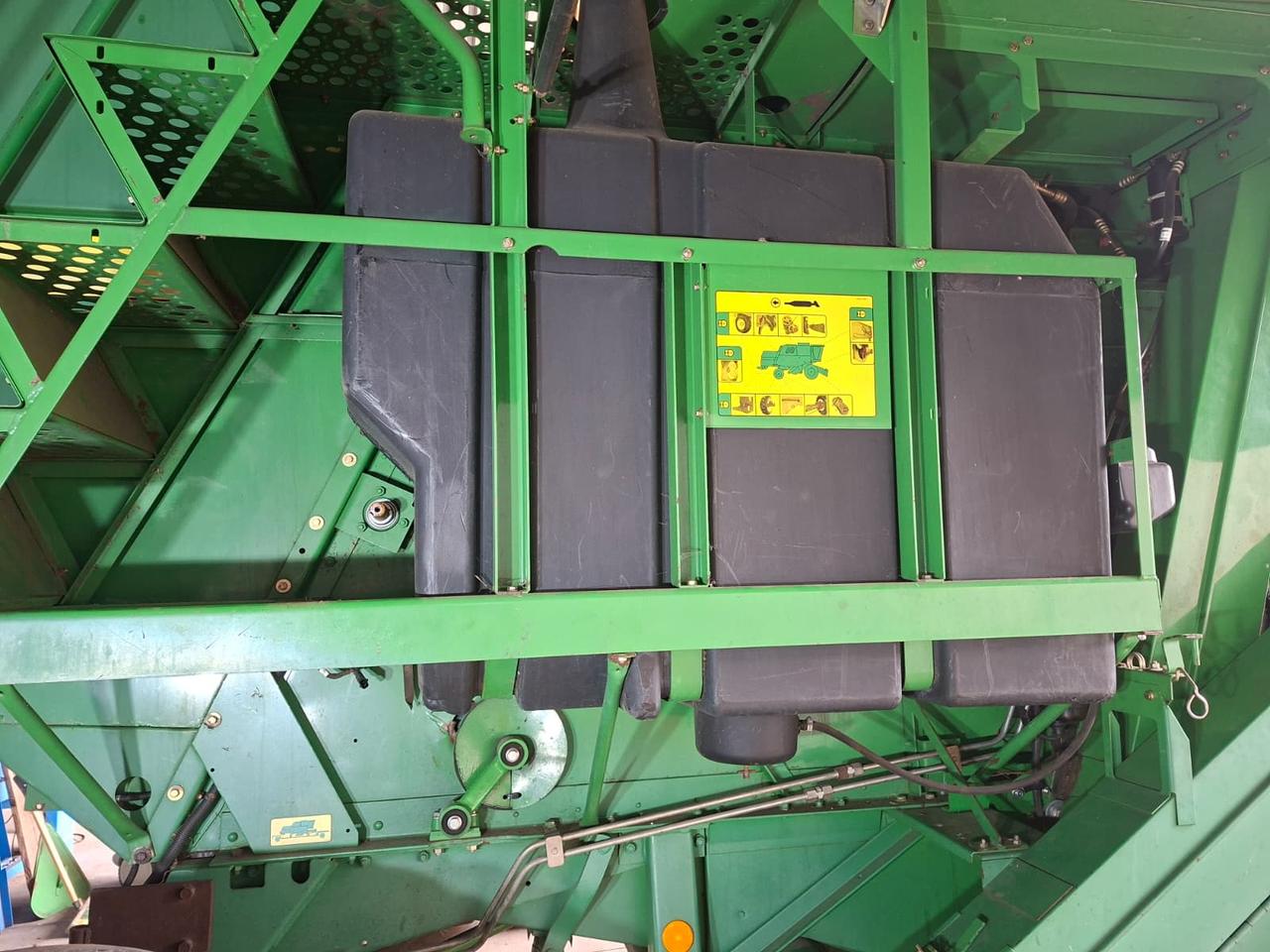 Fotografie 11 z opravy — Oprava palivové nádrže John Deere 1550