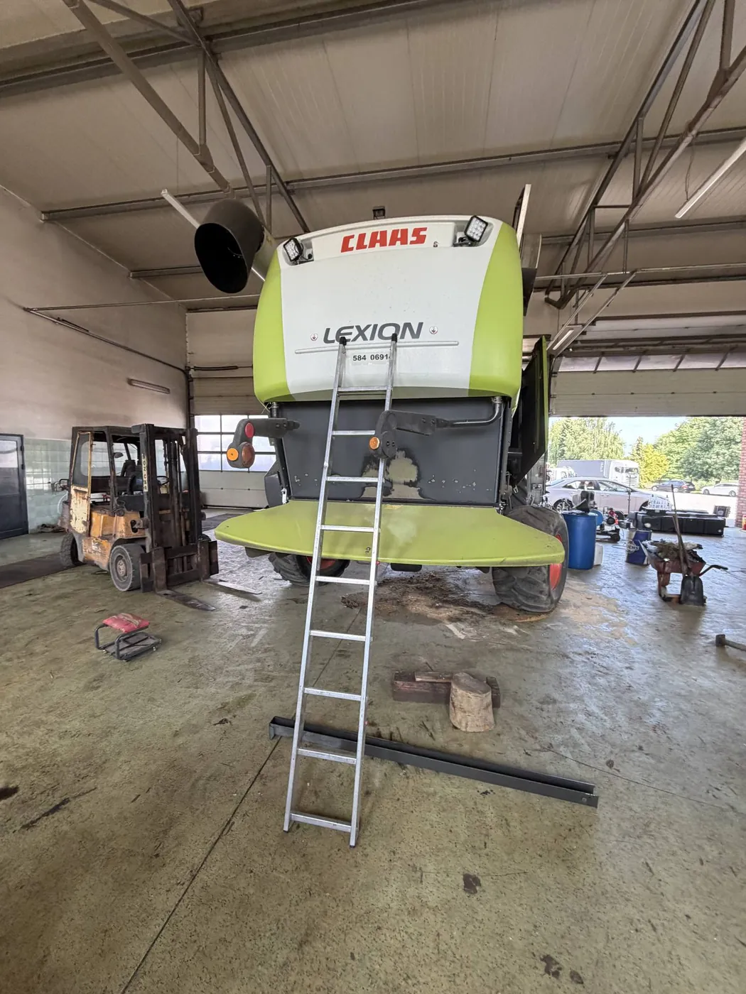 Fotografie 5 z opravy — Oprava palivové nádrže Claas Lexion 560