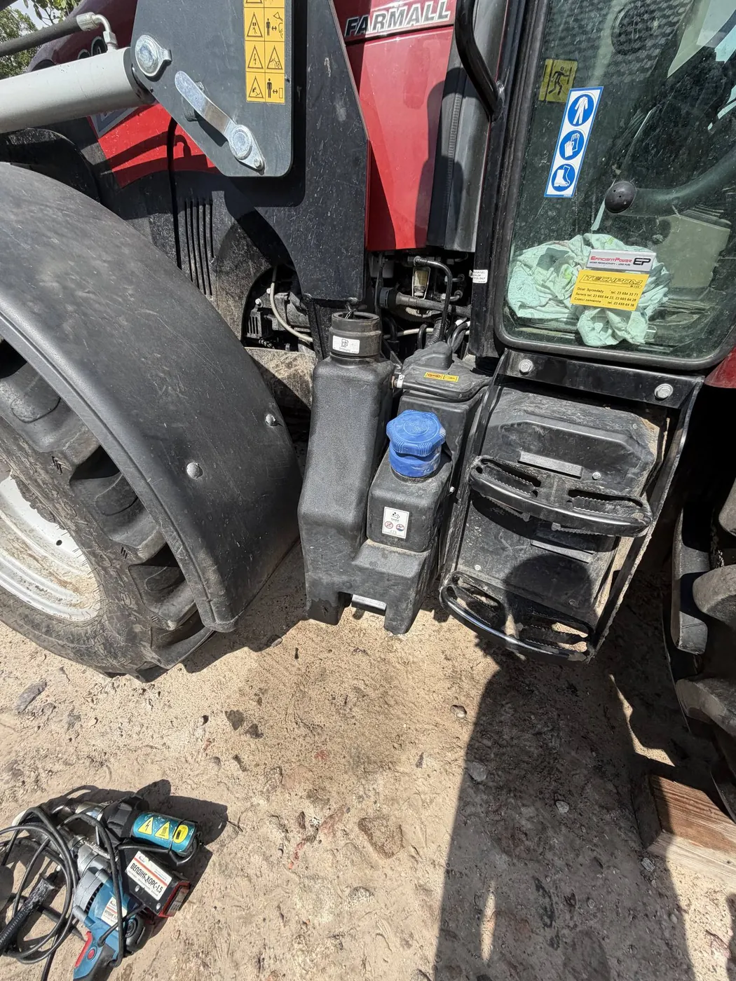 Fotografie 5 z opravy — Oprava palivové nádrže Case Farmall 90C