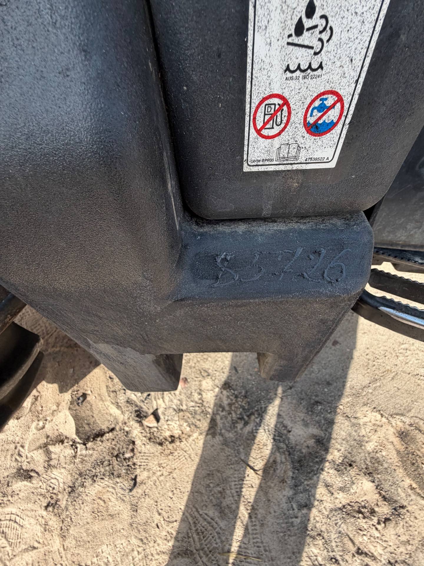 Fotografie 11 z opravy — Oprava palivové nádrže Case Farmall 90C
