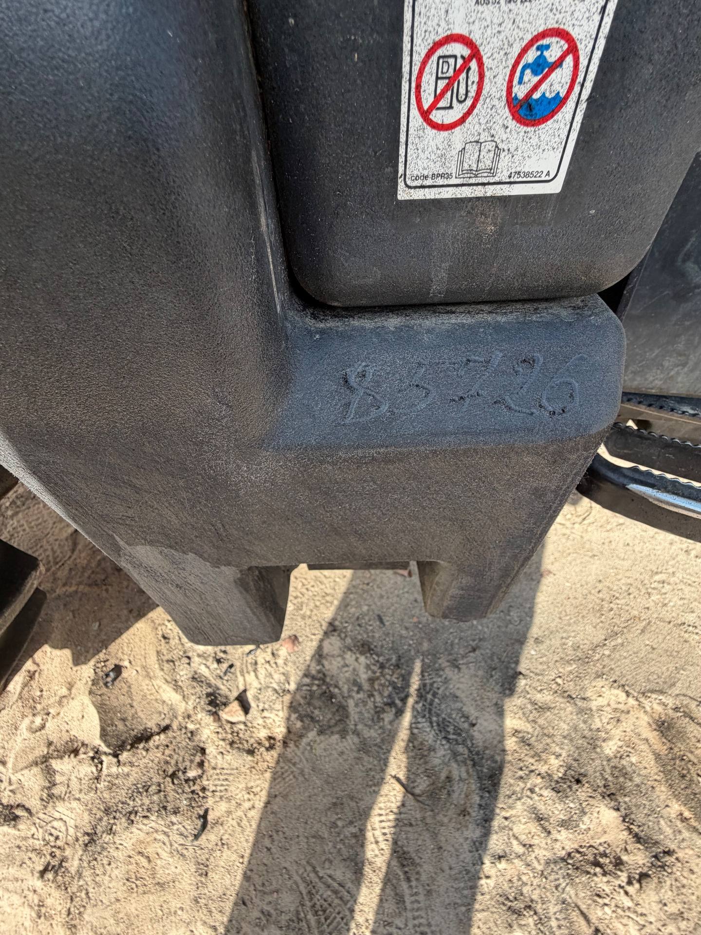 Fotografie 12 z opravy — Oprava palivové nádrže Case Farmall 90C