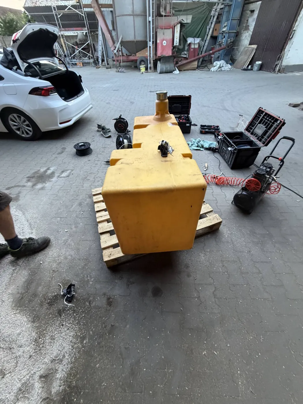 Fotografie 13 z opravy — Oprava palivové nádrže New Holland TC56