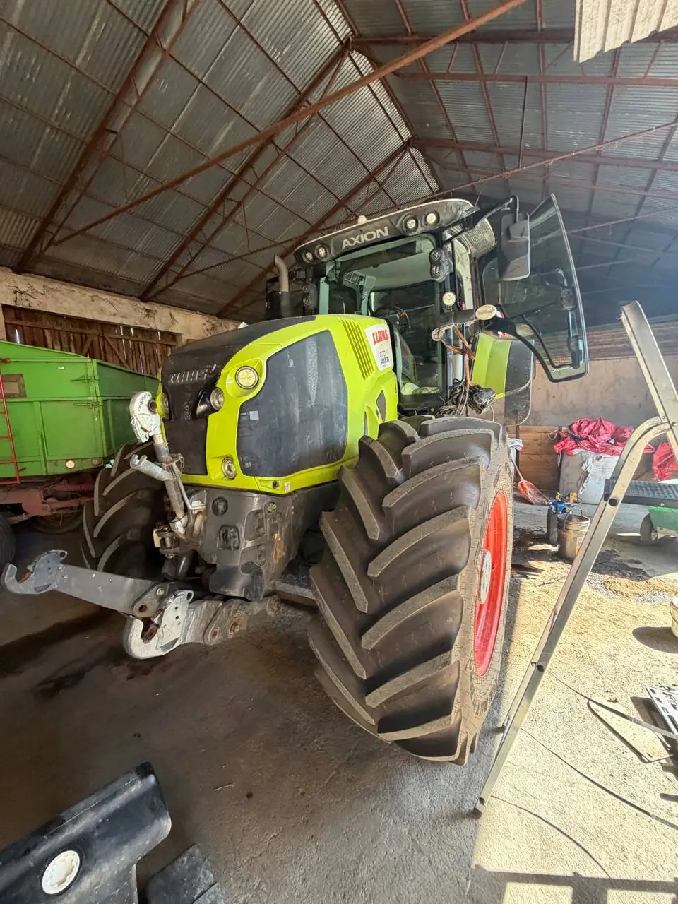 Fotografie 8 z opravy — Oprava palivové nádrže Claas Axion 870