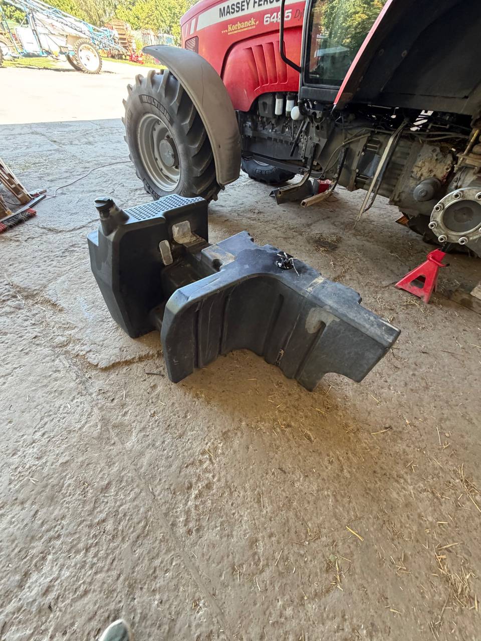 Palivová nádrž — Massey Ferguson