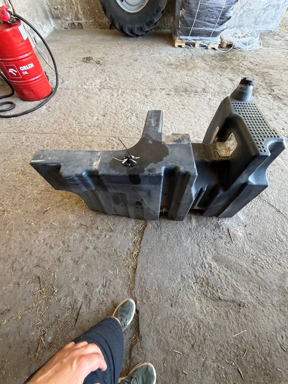 Palivová nádrž — Massey Ferguson