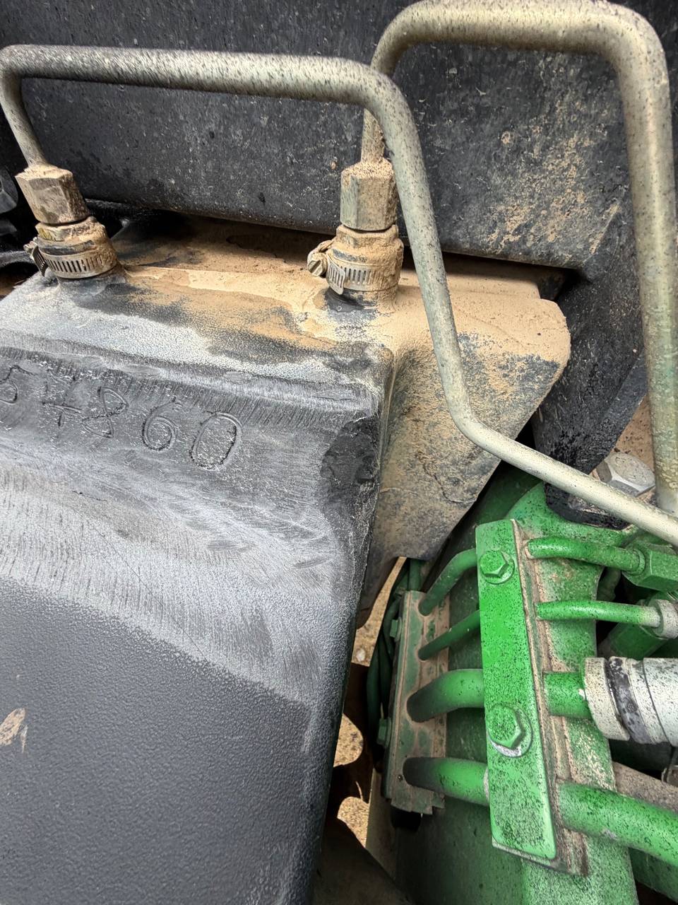 Fotografie 13 z opravy — Oprava palivové nádrže John Deere 8330