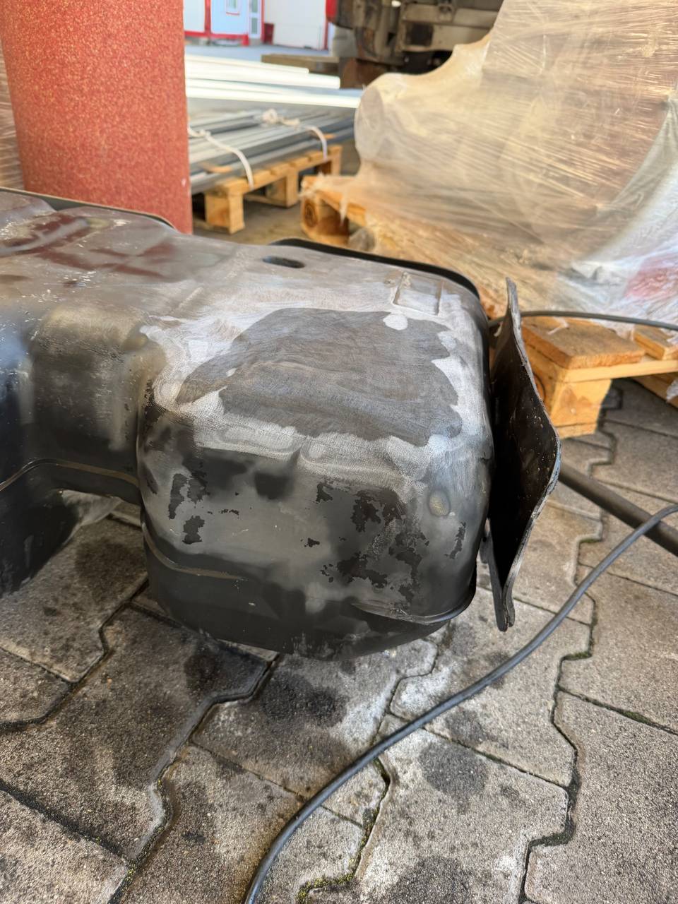 Fotografie 12 z opravy — Oprava palivové nádrže Cadillac Escalade