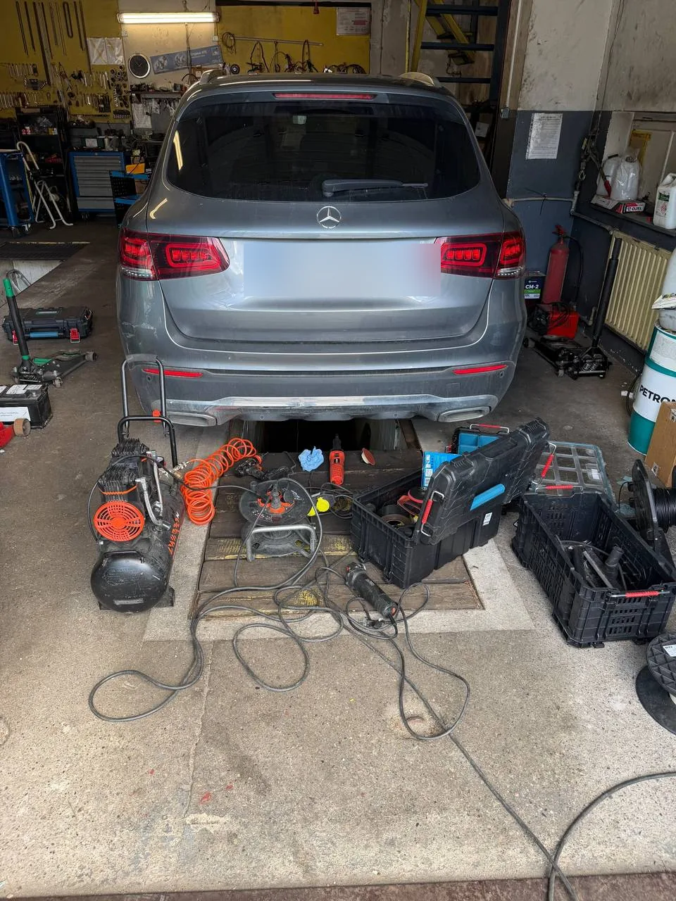 Fotografie 4 z opravy — Oprava palivové nádrže Mercedes-Benz GLC