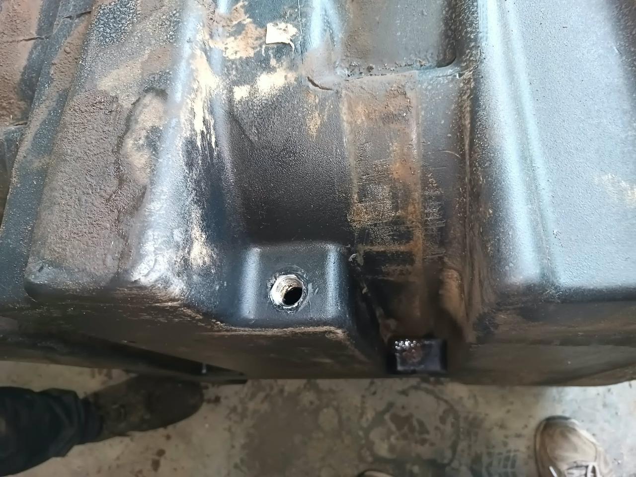 Palivová nádrž — Massey Ferguson