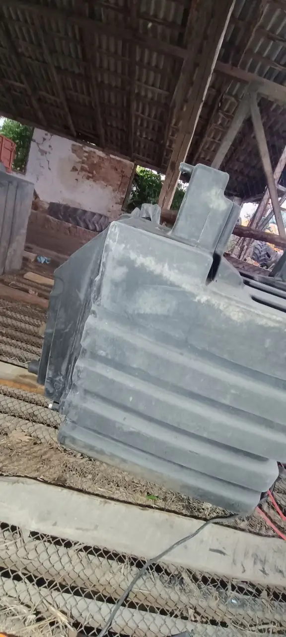 Fotografie 16 z opravy — Oprava palivové nádrže Case 340 — praskliny, teče