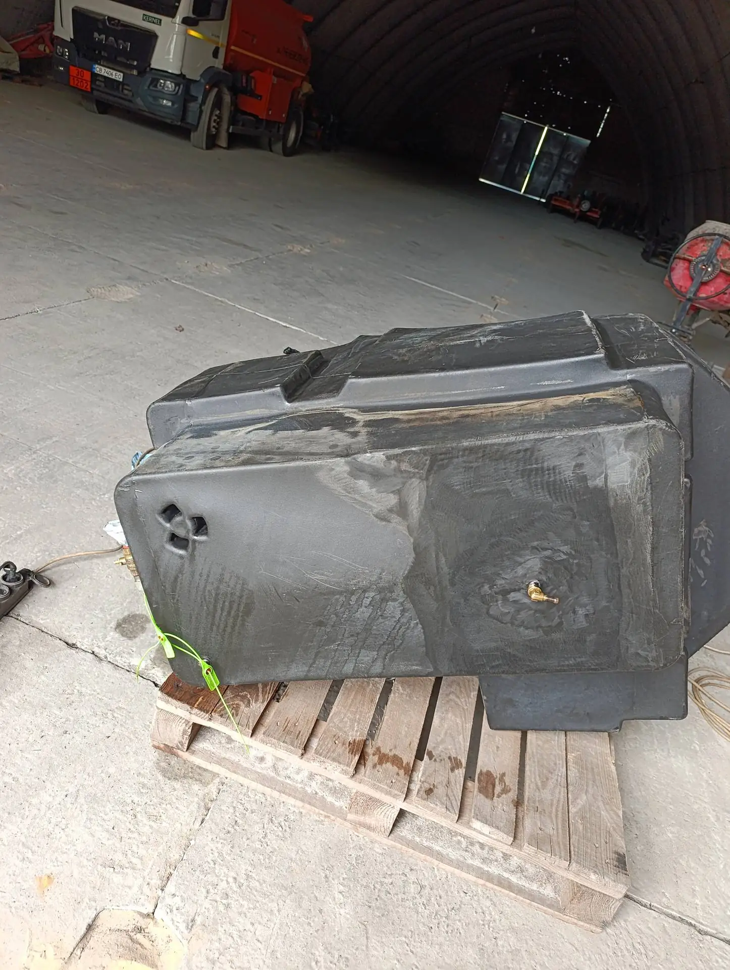 Fotografie 3 z opravy — Oprava palivové nádrže Case 4430