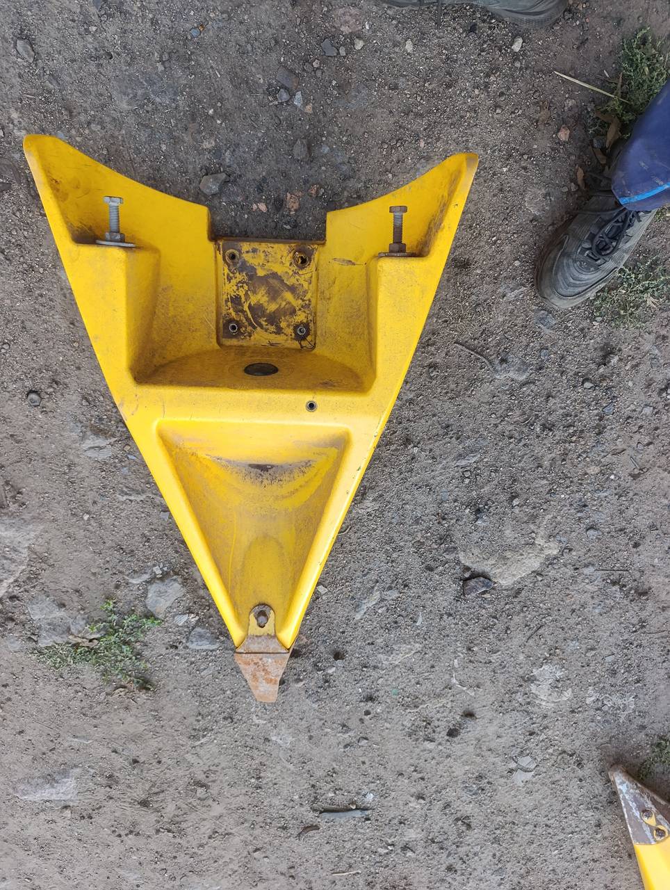 Fotografie 12 z opravy — Oprava děliče porostu New Holland — praskliny