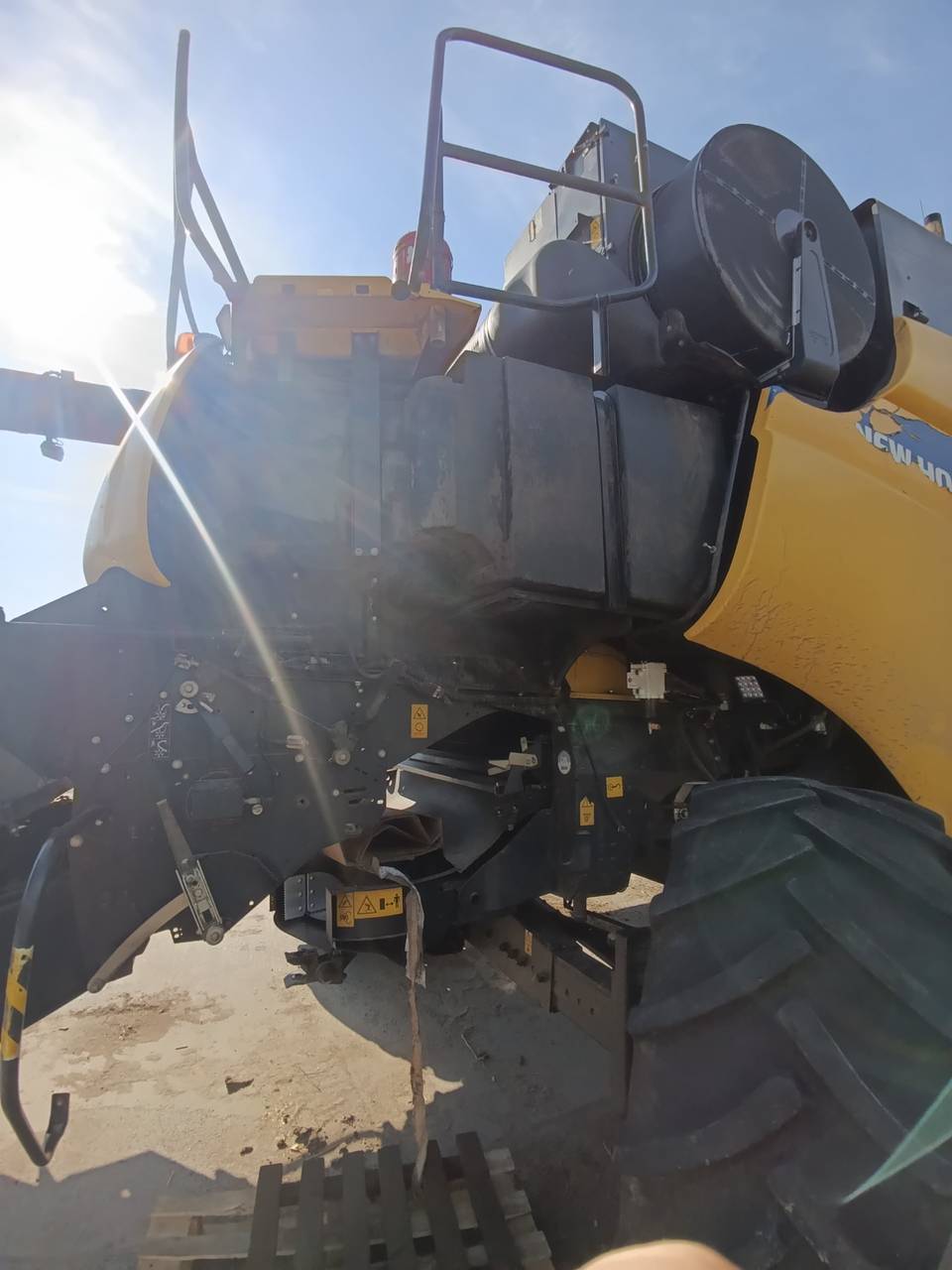 Palivová nádrž — New Holland CR 9.80