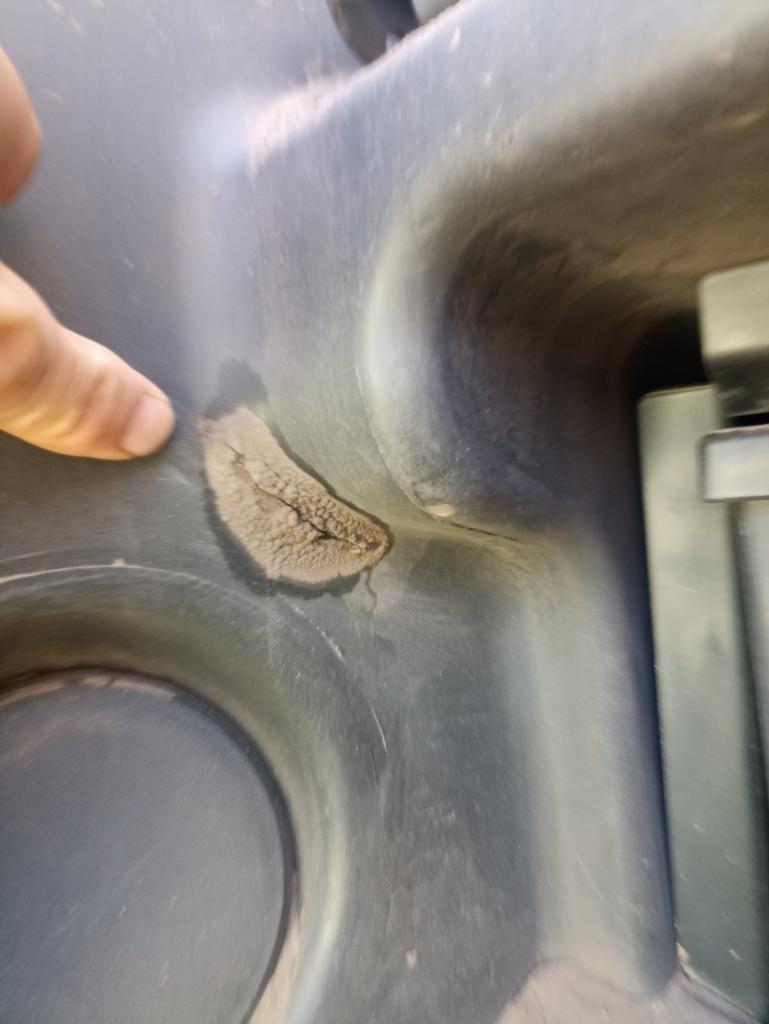 Oprava palivové nádrže Fendt 4038