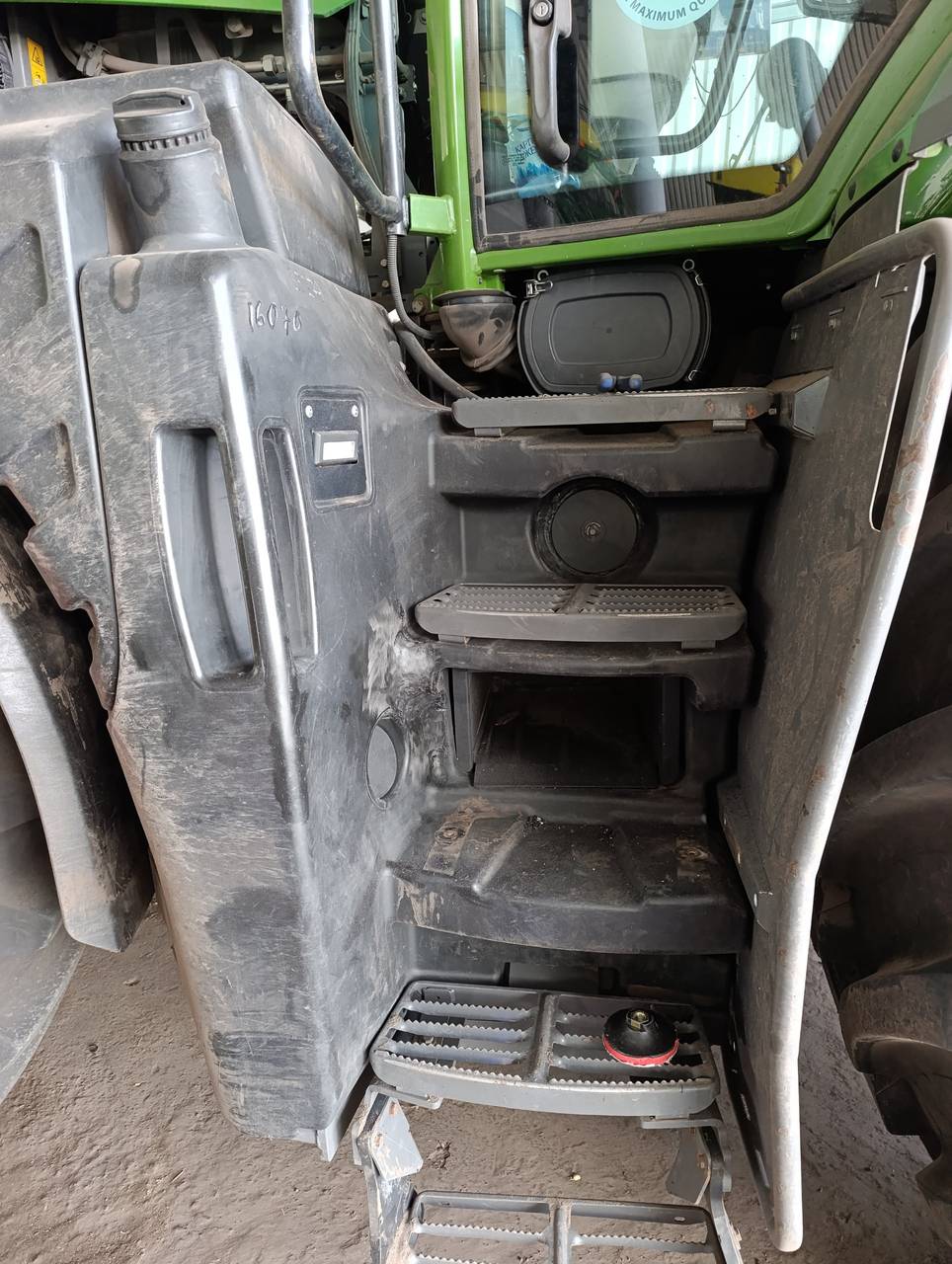 Fotografie 11 z opravy — Oprava palivové nádrže Fendt 4038