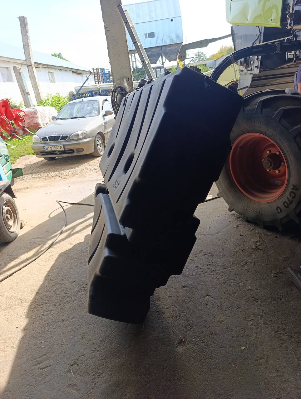 Fotografie 9 z opravy — Oprava palivové nádrže Claas Lexion — prasklina