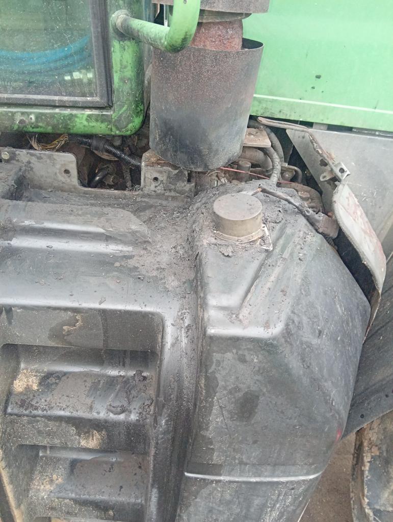 Fotografie 4 z opravy — Oprava palivové nádrže Fendt 930