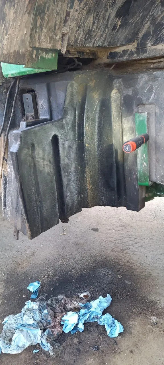 Fotografie 13 z opravy — Oprava palivové nádrže John Deere 8430