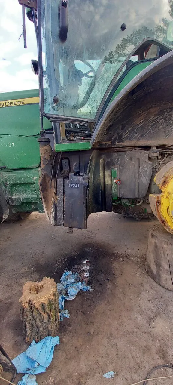 Fotografie 18 z opravy — Oprava palivové nádrže John Deere 8430