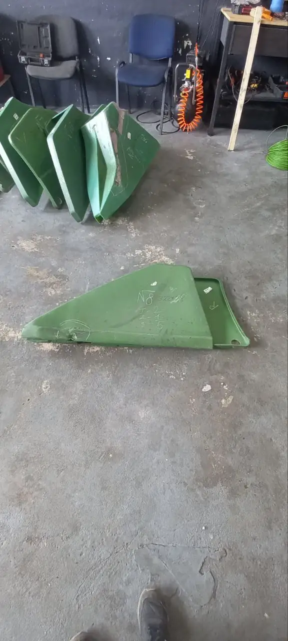 Fotografie 46 z opravy — Oprava děliče porostu John Deere
