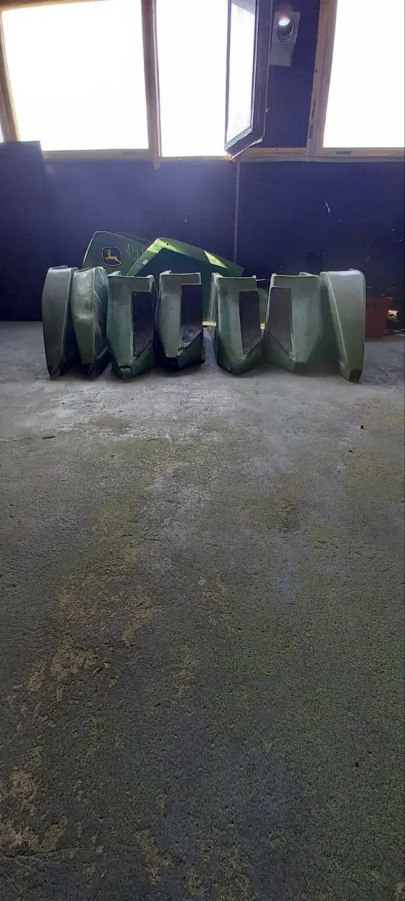 Fotografie 13 z opravy — Oprava děliče porostu John Deere