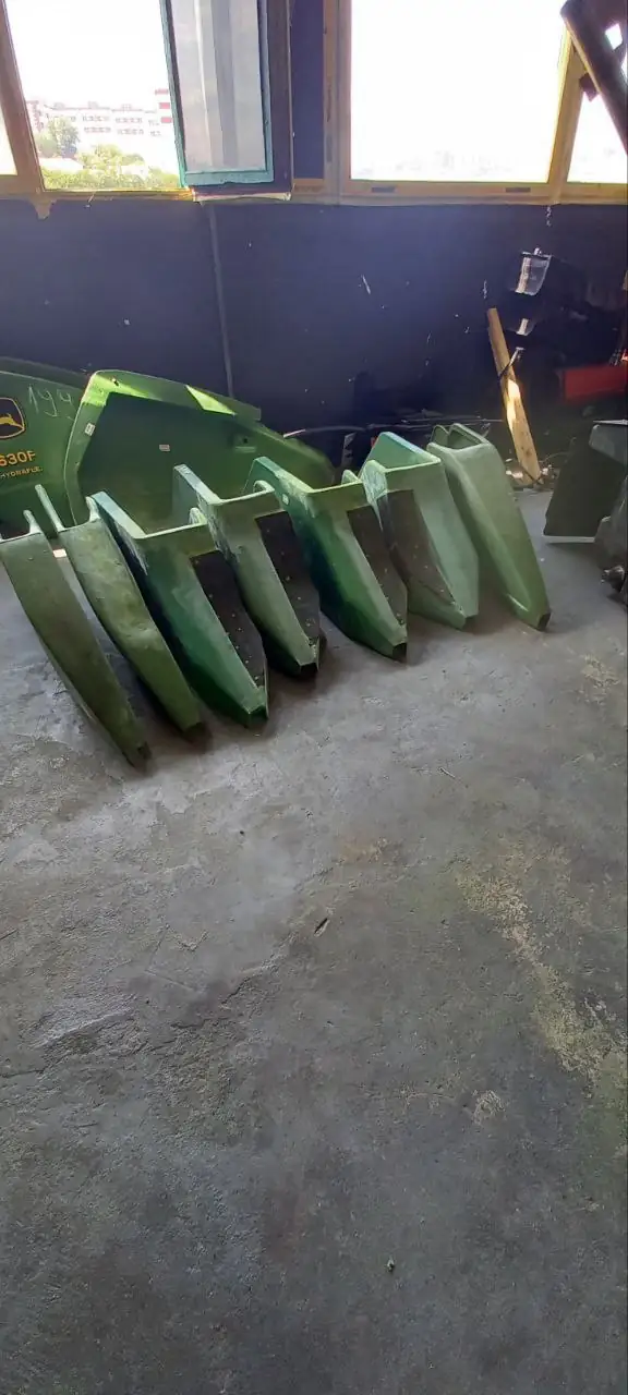 Fotografie 14 z opravy — Oprava děliče porostu John Deere