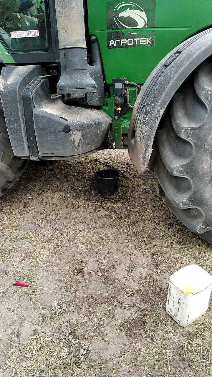 Fotografie 7 z opravy — Oprava palivové nádrže John Deere 8335