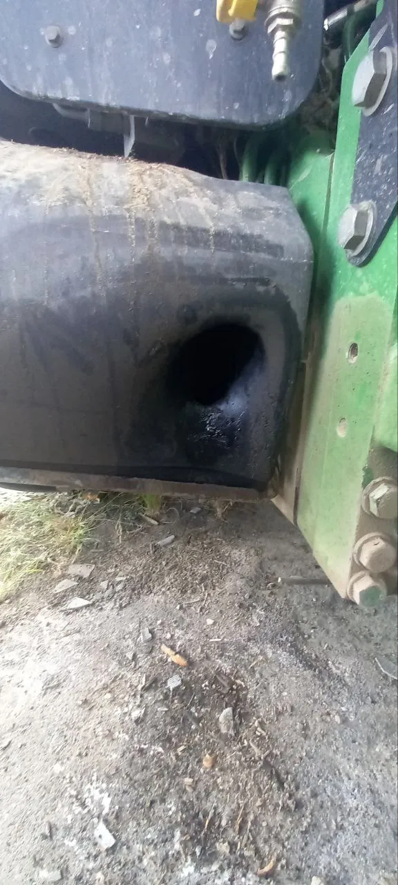 Fotografie 11 z opravy — Oprava palivové nádrže John Deere 8335