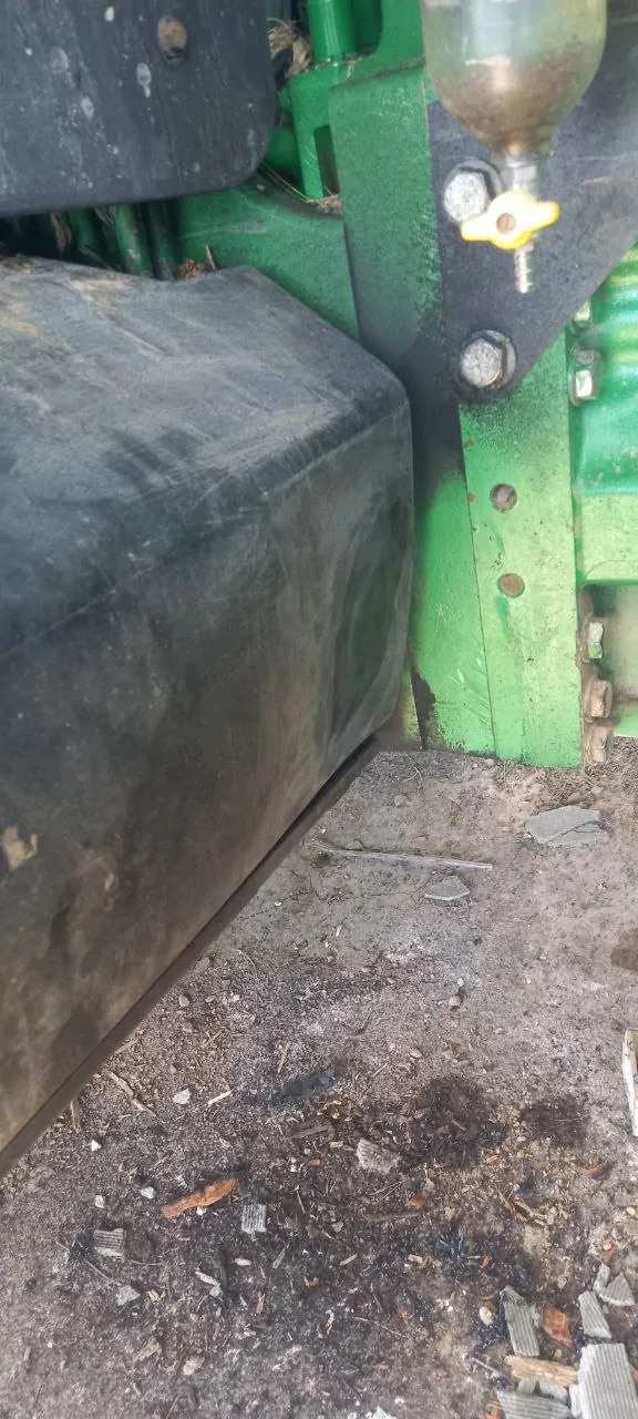 Fotografie 16 z opravy — Oprava palivové nádrže John Deere 8335