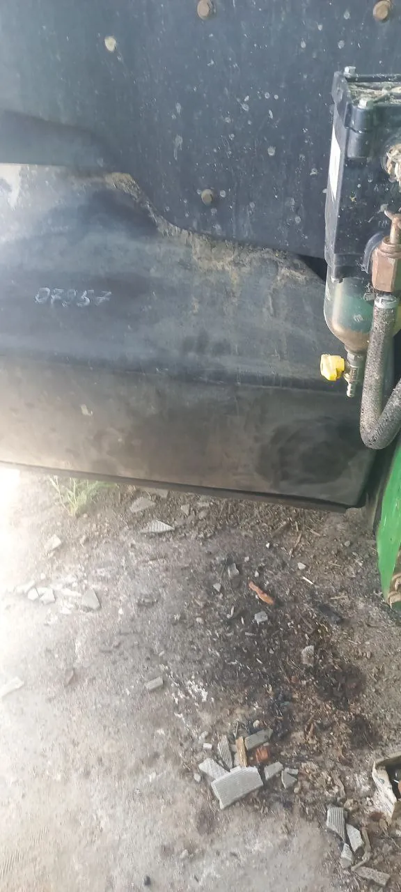 Fotografie 20 z opravy — Oprava palivové nádrže John Deere 8335