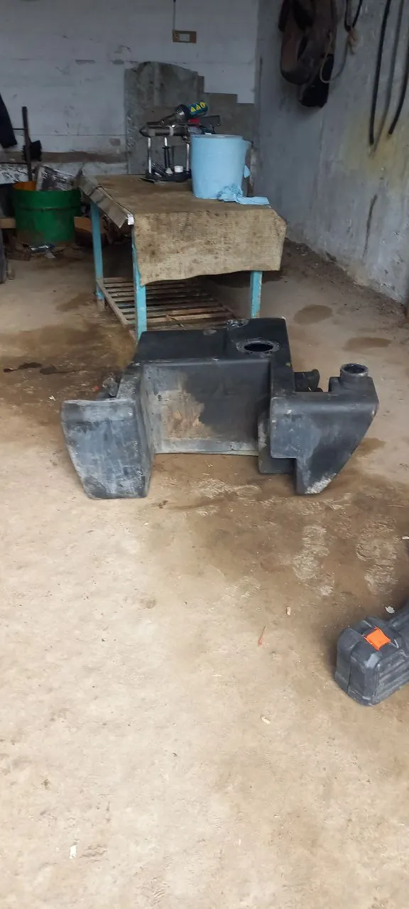 Palivová nádrž — JCB 30EA