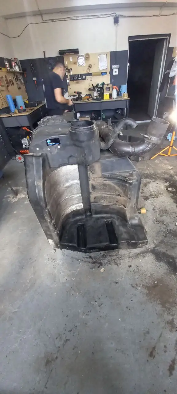 Palivová nádrž — New Holland T8.390
