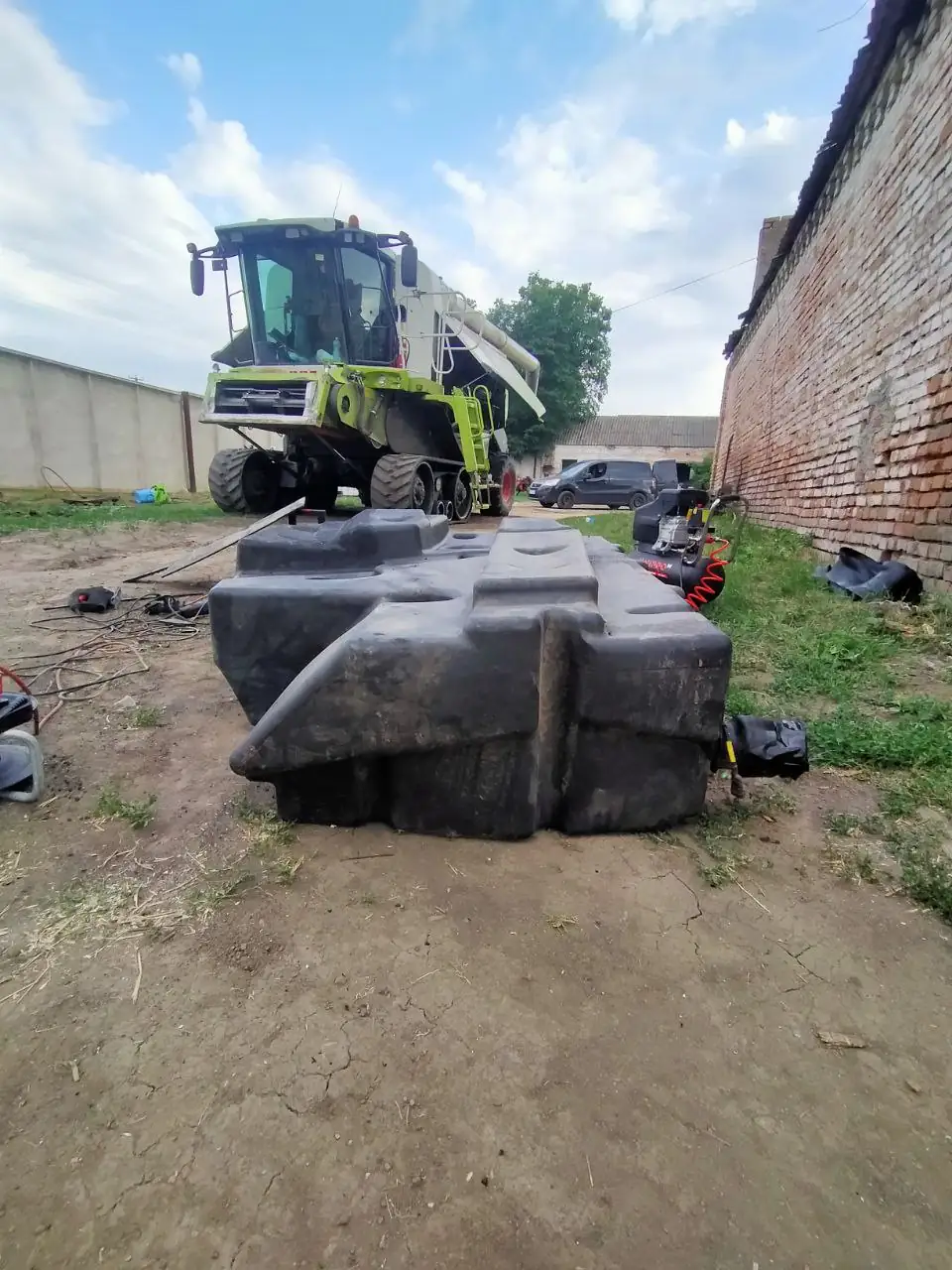 Fotografie 6 z opravy — Oprava palivové nádrže Claas Lexion 600