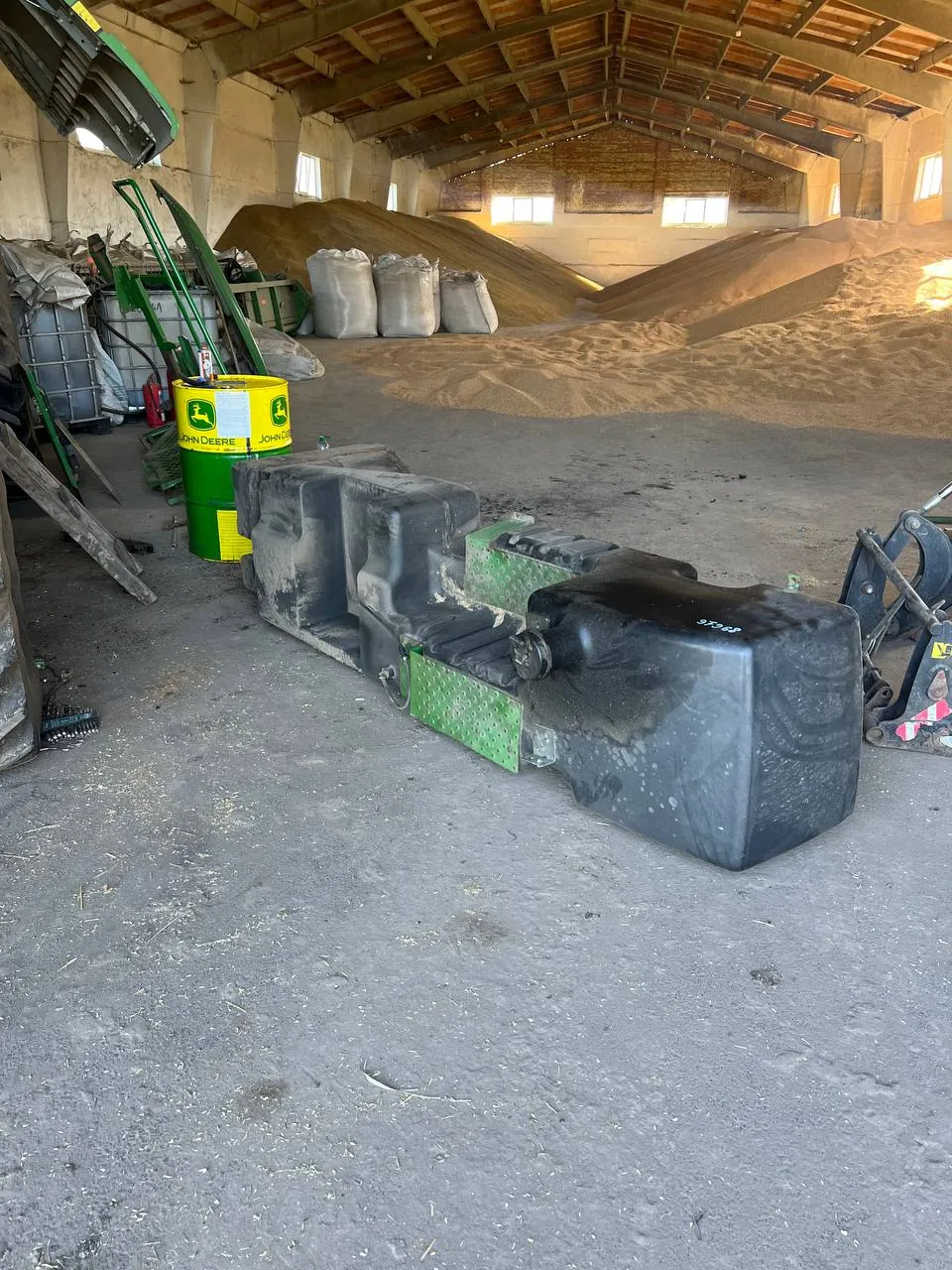 Fotografie 15 z opravy — Oprava palivové nádrže John Deere 9680
