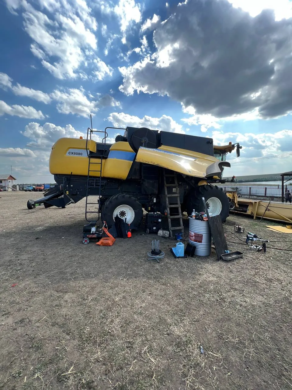 Fotografie 13 z opravy — Oprava zásobníku zrna John Deere