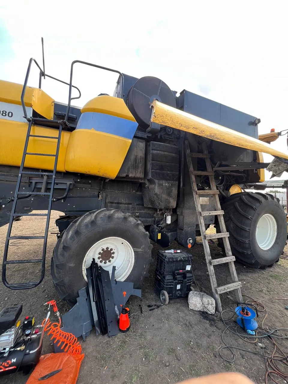 Fotografie 14 z opravy — Oprava zásobníku zrna John Deere