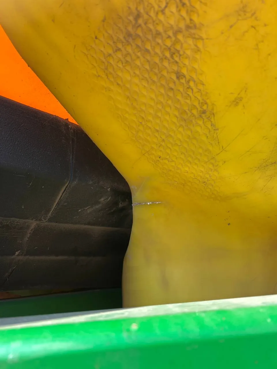 Fotografie 23 z opravy — Oprava zásobníku zrna John Deere
