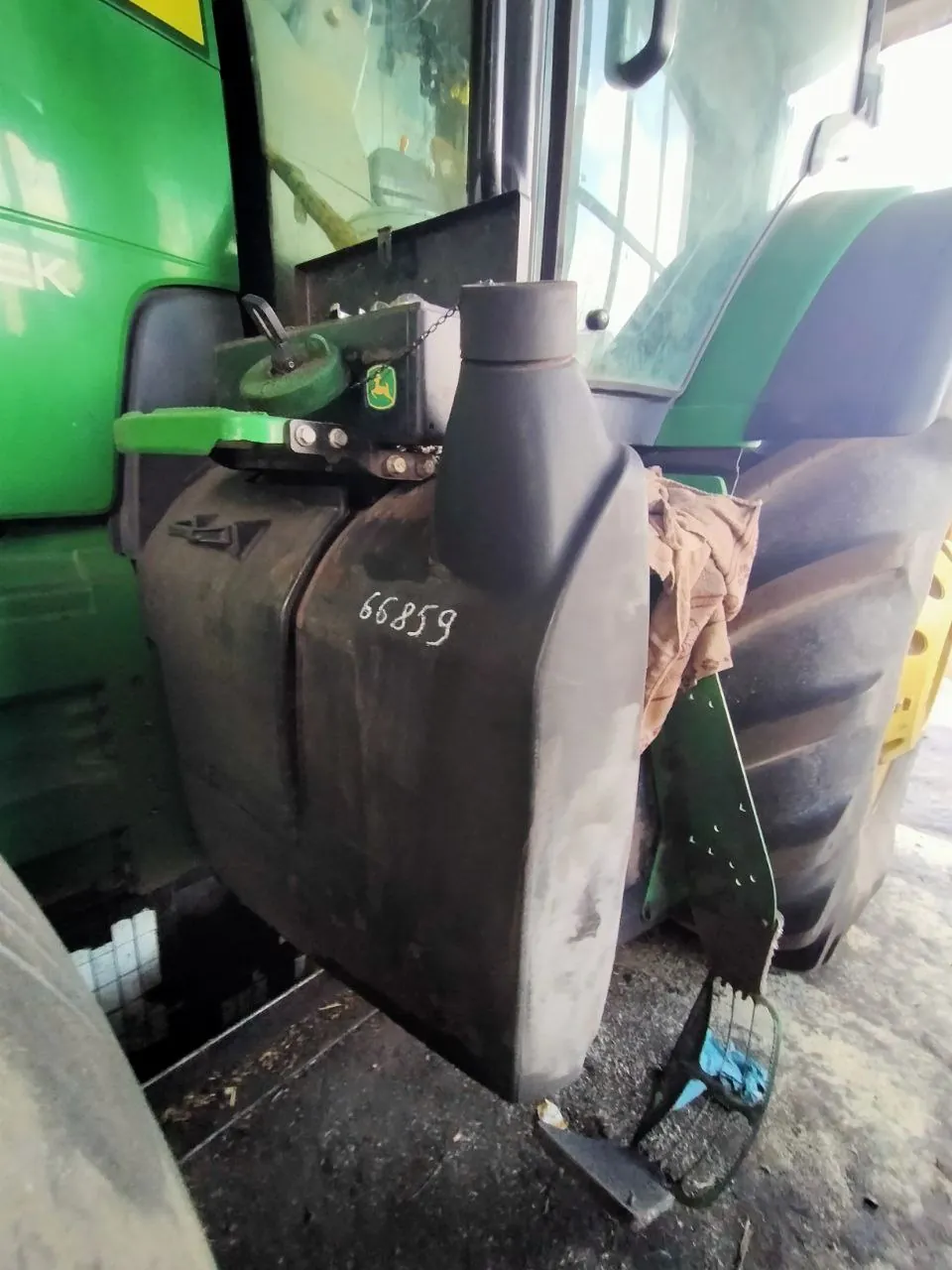 Fotografie 4 z opravy — Oprava palivové nádrže John Deere 8335 R