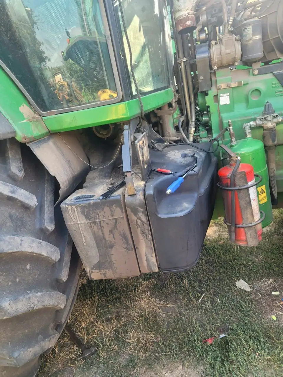 Fotografie 5 z opravy — Oprava palivové nádrže JCB — bagr pracoval při klučení lesa