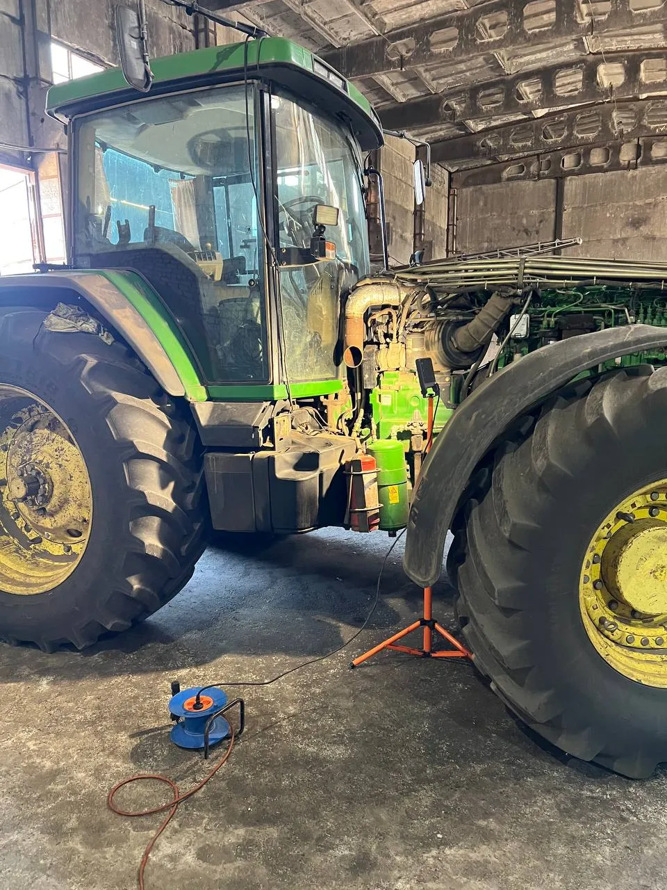 Palivová nádrž — John Deere 8400