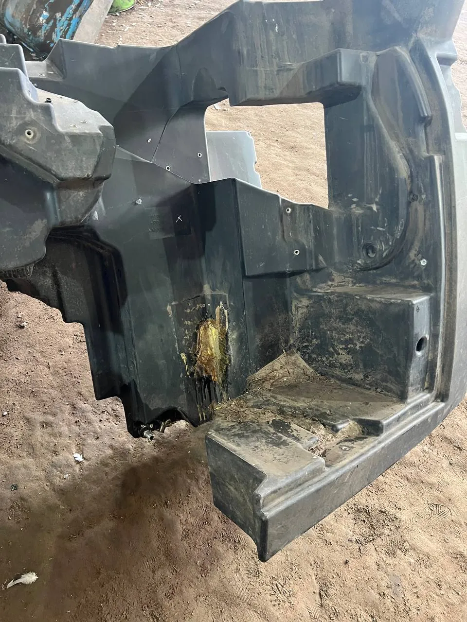 Fotografie 7 z opravy — Oprava palivové nádrže Claas Lexion 580