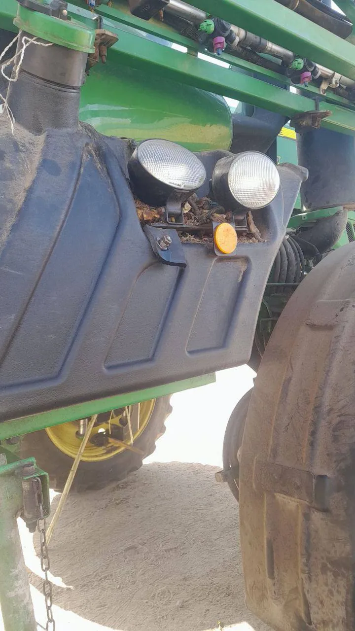 Palivová nádrž — John Deere
