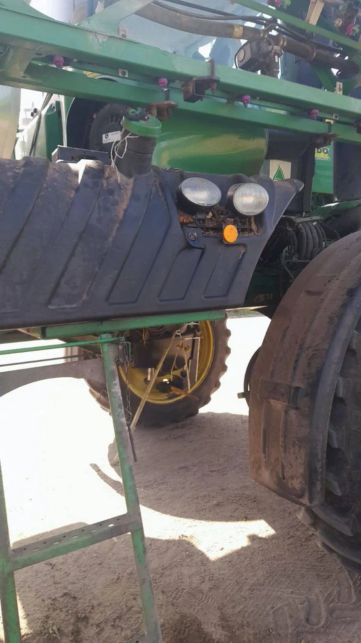 Palivová nádrž — John Deere