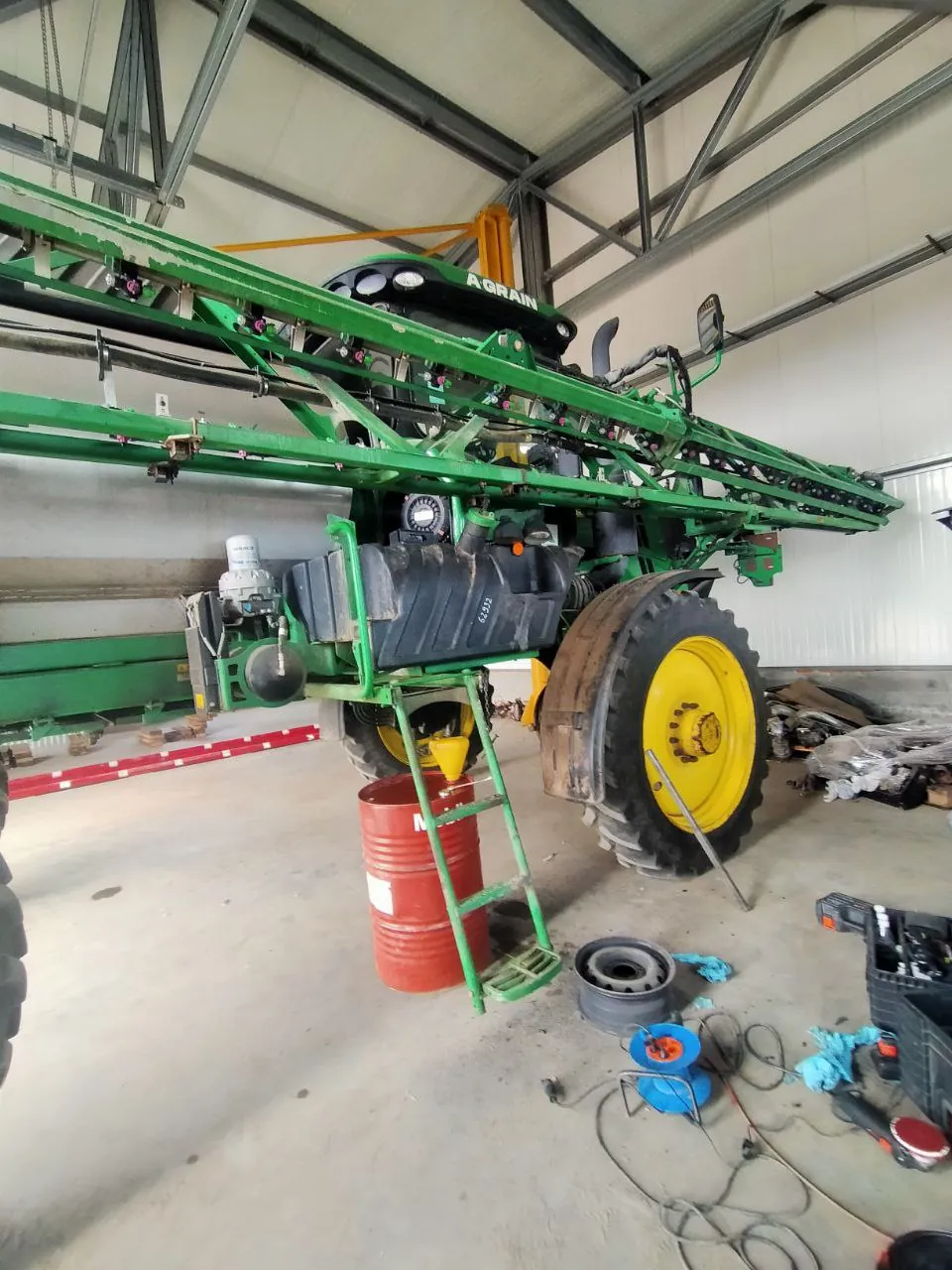 Fotografie 11 z opravy — Oprava palivové nádrže John Deere — září 2023