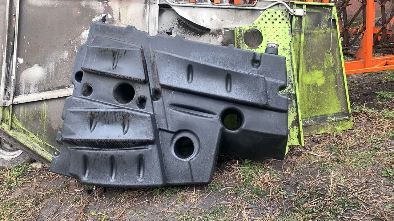 Palivová nádrž — Claas Lexion 560