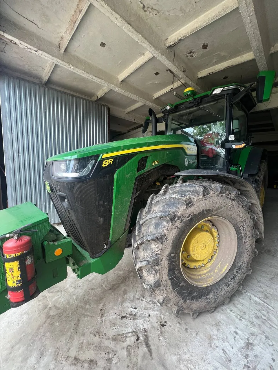 Palivová nádrž — John Deere 8R370